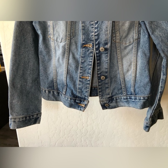 The Limited Denim|Customized Jean jacket, “pocket full of posies” Art to wear - Picture 5 of 13